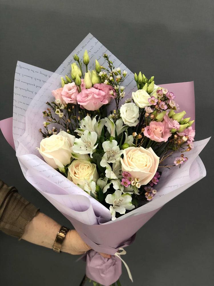 Букет цветов из: Альстромерии, Розы и Лизиантусы в Рощинском