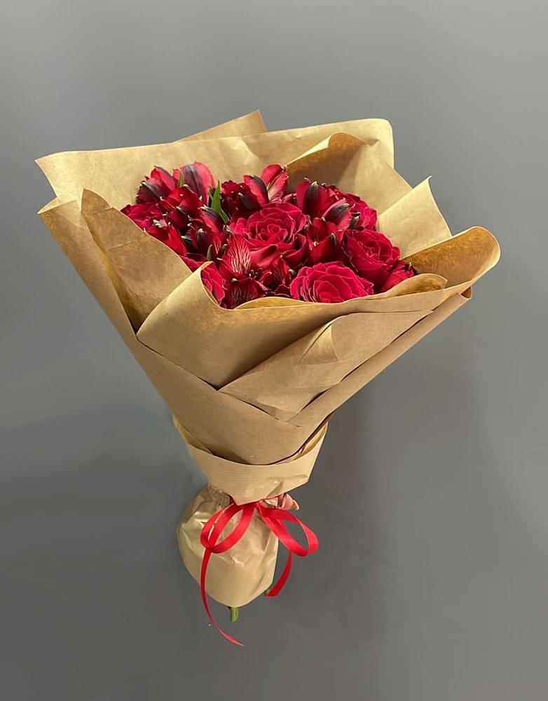 Букет цветов из: Альстромерии и Розы в Рощинском