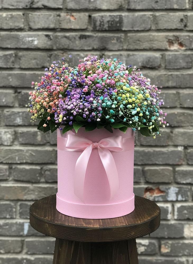 Цветочная композиция из Гипсофила и Розы в шляпной коробке в Рощинском