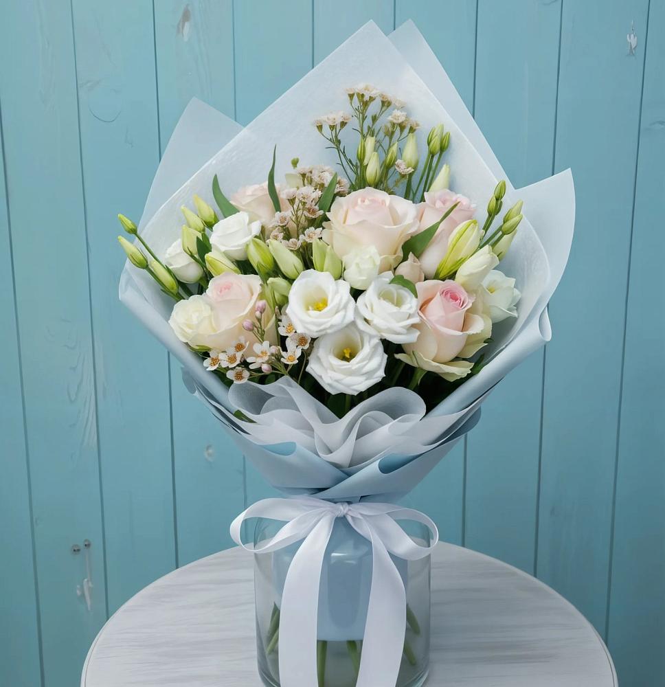 Букет цветов из: Розы и Лизиантусы в Рощинском