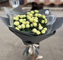 Букет Белые кустовые розы Солинеро в Рощинском