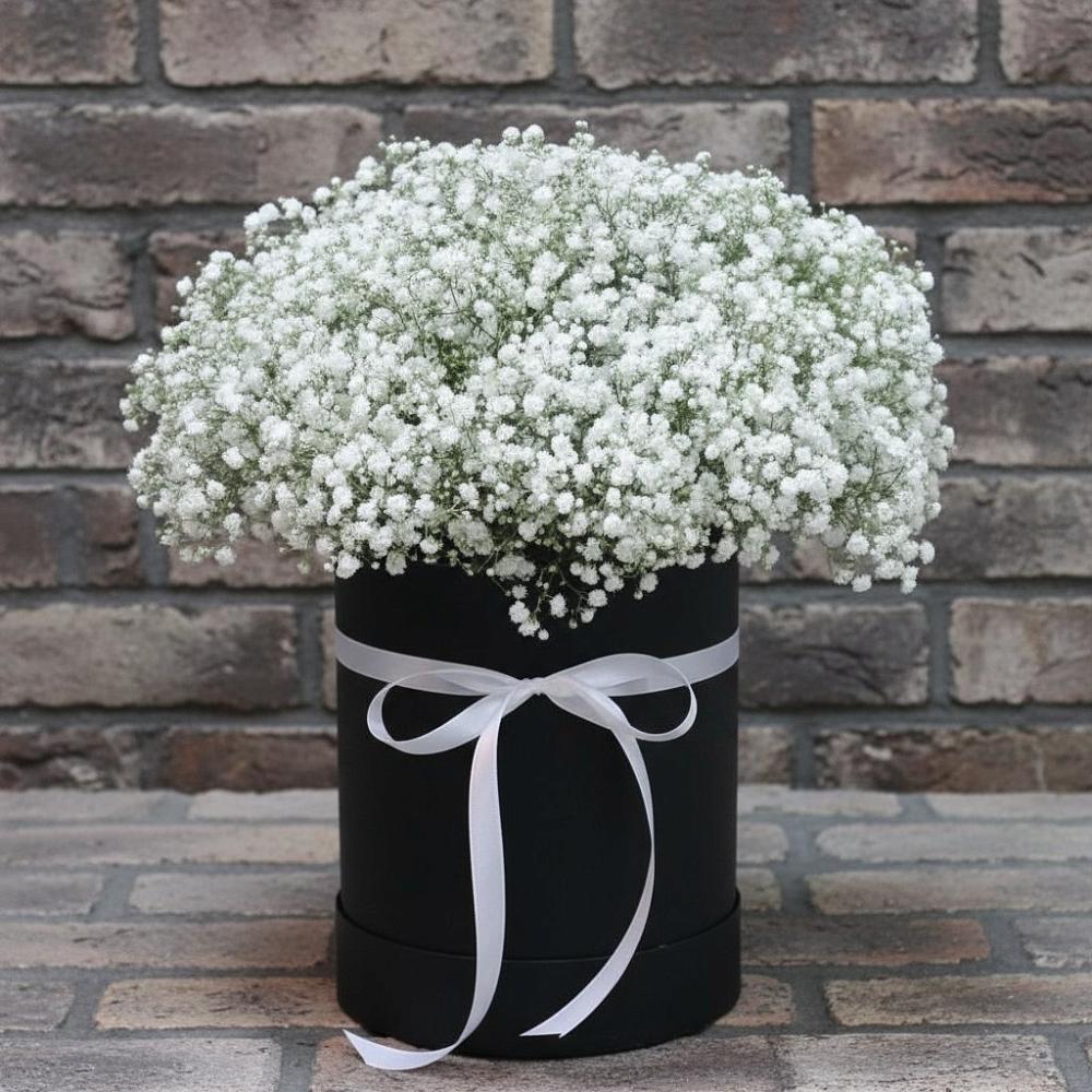 Цветочная композиция из Гипсофила в шляпной коробке в Рощинском