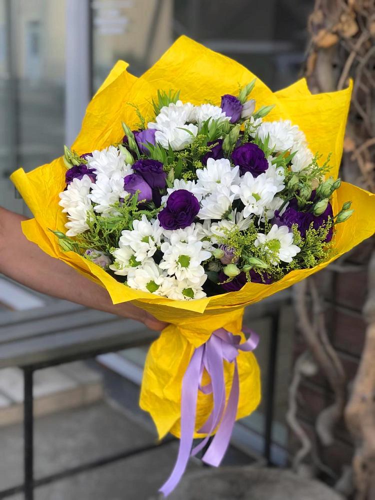 Букет цветов из: Ирисы, Хризантемы и Ромашки в Рощинском