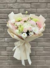 Букет цветов из:  Гвоздики, Розы, Лизиантусы и Хризантемы в Рощинском