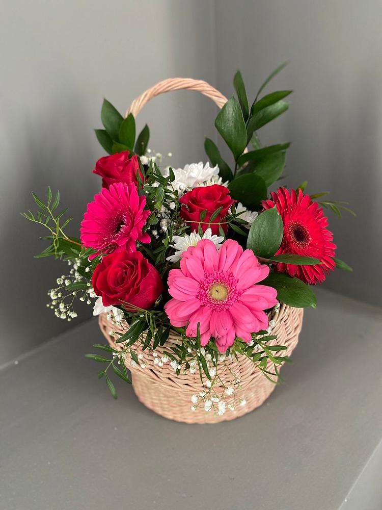 Цветочная композиция из Розы, Хризантемы и Герберы в корзине в Рощинском