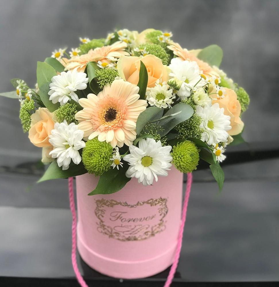 Цветочная композиция из Розы, Герберы и Хризантемы в шляпной коробке в Рощинском