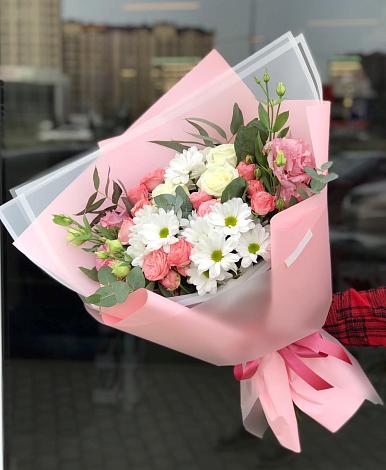 Букет цветов из: Розы, Лизиантусы и Хризантемы в Рощинском